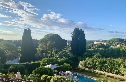 Biot Villa | Charming, luxury villa in Biot, 4 bedrooms, sea view, large pool and garden.
