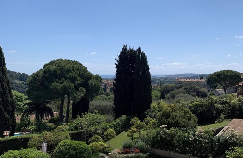 Biot Villa | Charming, luxury villa in Biot, 4 bedrooms, sea view, large pool and garden.