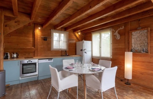 Vendargues Ski Chalet | Charming Mazet with 700m2 garden