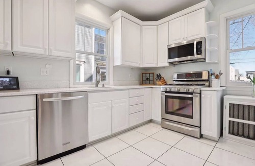 Carag House | Charming Minneapolis home just steps away from Minneapolis Chain of Lakes