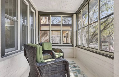 Carag House | Charming Minneapolis home just steps away from Minneapolis Chain of Lakes
