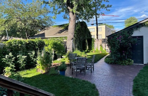 Carag House | Charming Minneapolis home just steps away from Minneapolis Chain of Lakes
