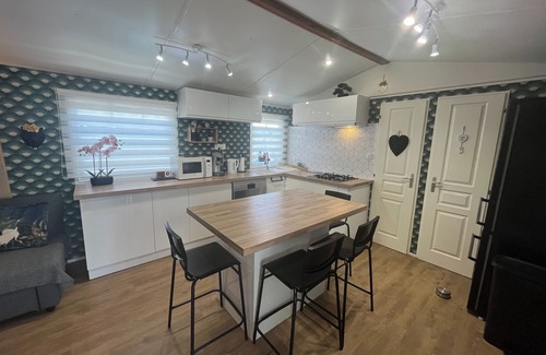 Hyeres Ski Chalet | Charming mobile home with pool