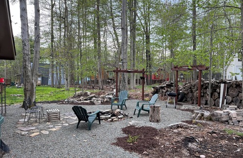 Tobyhanna Cabin | Charming, modern 2-bedroom tiny home/cabin with WiFi, AC in fabulous Tobyhanna