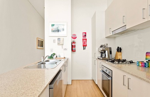 Forest Lodge Apartment | Charming Modern Apartment with City Views