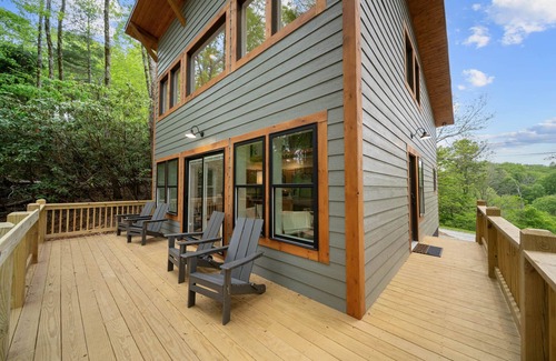 Boone Cabin | Charming Modern Cabin in Quiet Setting