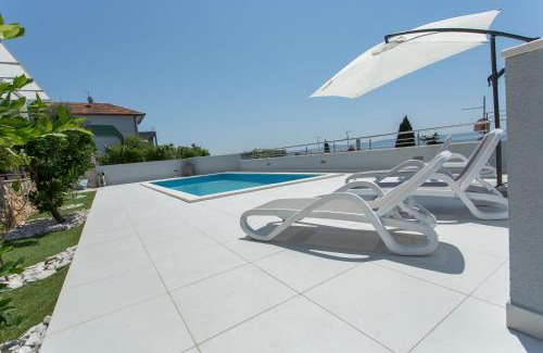 Businci Apartment | Charming modern house with the new swimming pool - apartment Maya 1