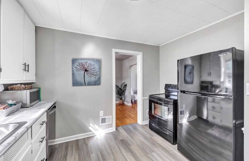 Green Bay House | Charming Modern Two-bedroom Townhouse