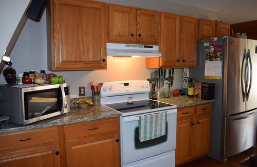 Great Cacapon House | Charming mountaintop cabin with hot tub, pool table, and breathtaking views