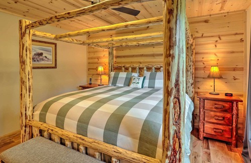 Unaka Cabin | Charming Murphy Cabin w/ Gas Grill + Fire Pit