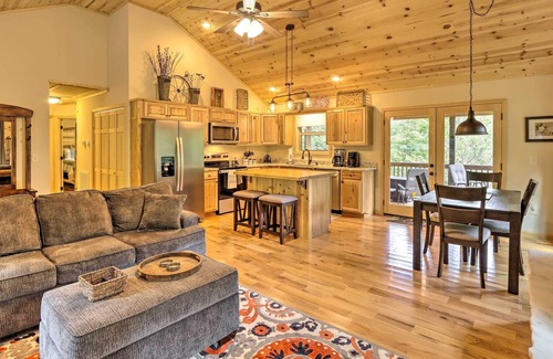 Unaka Cabin | Charming Murphy Cabin w/ Gas Grill + Fire Pit