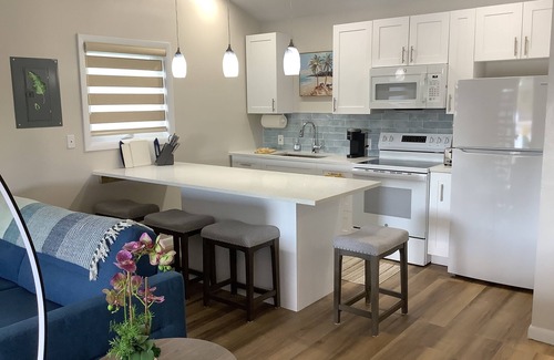 Williams Town Apartment | Charming New Blue Studio on water with dock, WiFi & AC in fun time Freeport