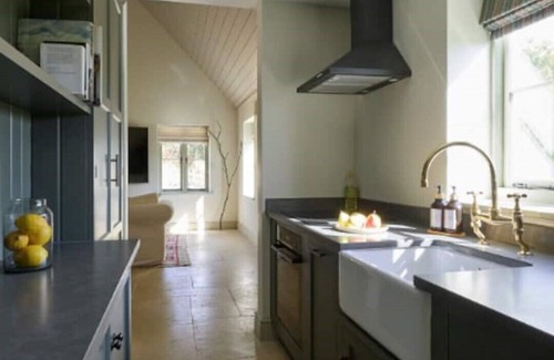 Chipping Norton Cottage | Charming newly built Cotswold stone cottage.