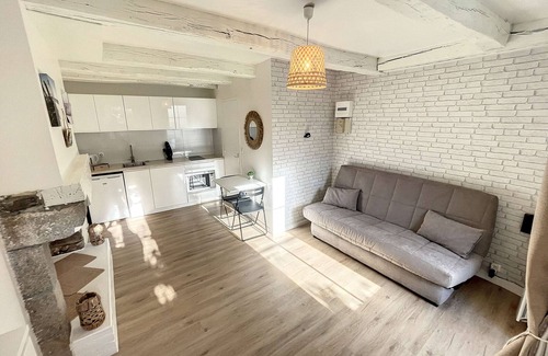 Granville Apartment | Charming newly renovated studio with terrace - pets allowed, free Wi-Fi