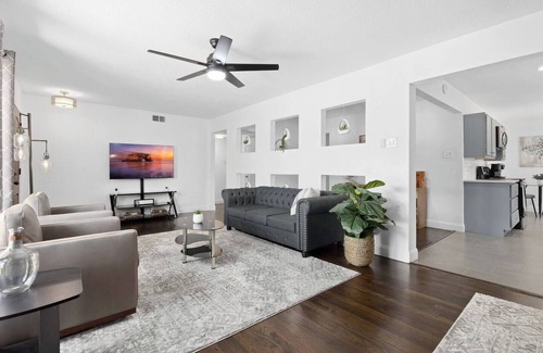 Northwest Dallas House | Charming newly renovated and newly furnished 3 bedroom, 3 full bath home within minutes of all of Dallas’ top sights.