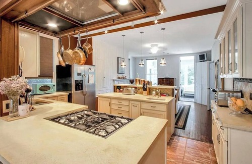 Nyack House | Charming, Nostalgic 4-bedroom Home w Tennis Court Overlooking Hudson River.
