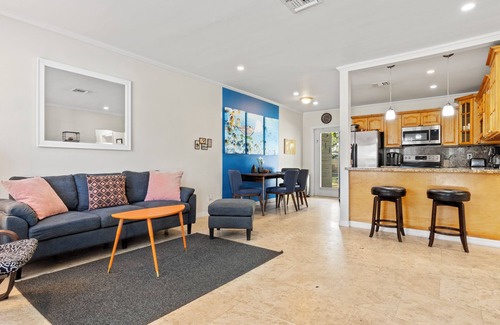Central Fort Lauderdale Apartment | Charming Oasis with a Pool