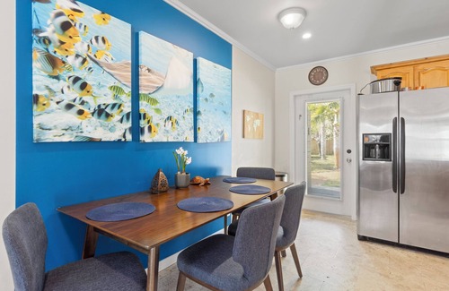 Central Fort Lauderdale Apartment | Charming Oasis with a Pool