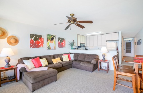 Wailua House Lots Condo | Charming Oceanfront Top Floor Condo at Wailua Bay with Stunning Views and Local Fisherman Sightings!