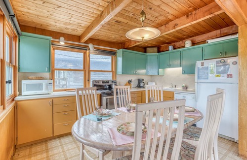 Neskowin House | Charming Oceanview Home, Beach Access Across the Street & Located in Village
