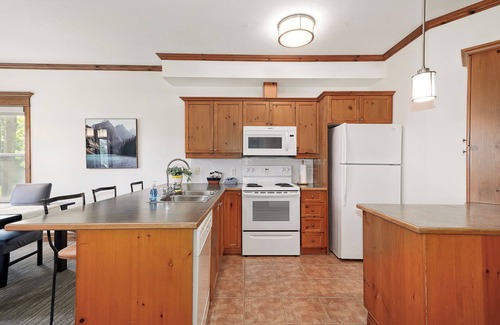 The Blue Mountains Ski Chalet | Charming One Bedroom at Snowbridge- Blue Mountain