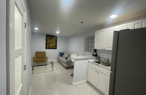 Seybold Apartment | Charming one bedroom with AC and WiFi in lovely Miami