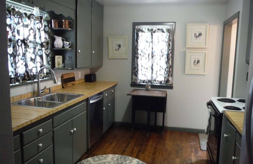 Palisade House | Charming Orchard Farmhouse