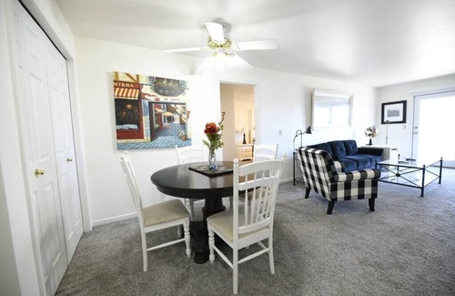 Oshkosh Apartment | Charming Oshkosh Residence Near Fox River With Underground Parking