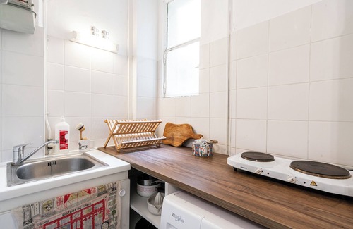 Quartier de la Goutte-d'Or Apartment | "Charming Parisian Retreat: Cosy Apartment in the Heart of Montmartre"