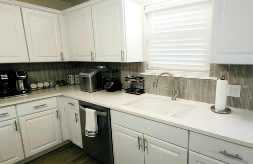 Midland House | Charming, peaceful new remodel 3-bedroom house in Midland