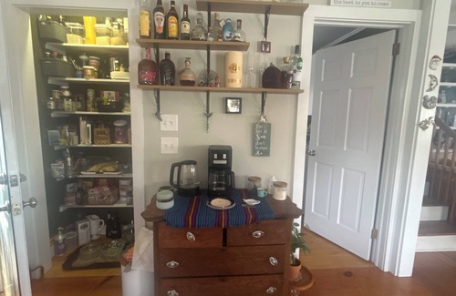 New Bern Cottage | Charming Pink 1-bedroom cottage with WiFi, AC in fabulous New Bern