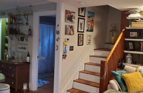 New Bern Cottage | Charming Pink 1-bedroom cottage with WiFi, AC in fabulous New Bern