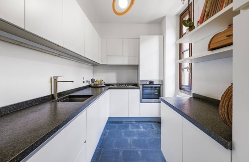 Como Apartment | Charming portion of villa close to the lake, nestled in a quiet oasis amidst
