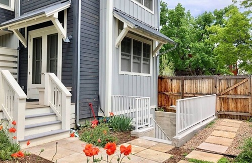 Newlands Apartment | Charming Private Guest Suite located near downtown, shopping and hiking