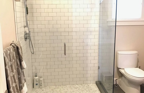 Newlands Apartment | Charming Private Guest Suite located near downtown, shopping and hiking