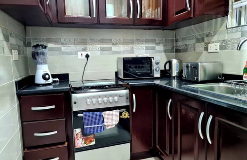 Accra Apartment | Charming Quiet & Cozy Close to Highway