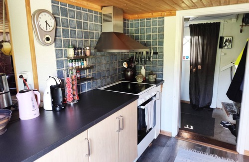Vaderstad Ski Chalet | Charming red cottage in Väderstad – quiet country idyll near Tåkern | SE10024