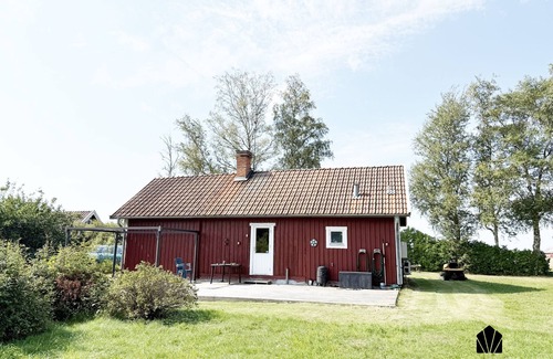 Vaderstad Ski Chalet | Charming red cottage in Väderstad – quiet country idyll near Tåkern | SE10024