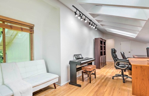 Overlake House | Charming Redmond Home: 14 Mi to Dtwn Seattle!