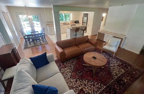 Fayetteville House | Charming remodeled home built in 1960's 4 blocks from Rzrbk Stad & Bud Walton!