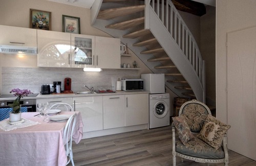 Montagney Cottage | Charming renovated cottage with terrace and private parking in park, pet friendly