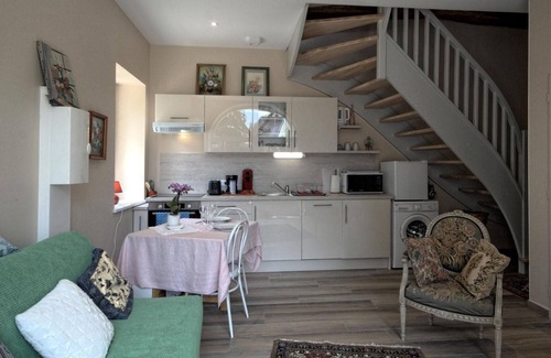Montagney Cottage | Charming renovated cottage with terrace and private parking in park, pet friendly