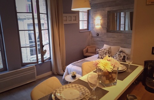Enclos Apartment | Charming renovated studio 10m from the port in a pedestrian street