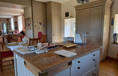 Penvenan House | Charming residence in a floral park.