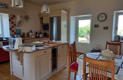 Penvenan House | Charming residence in a floral park.