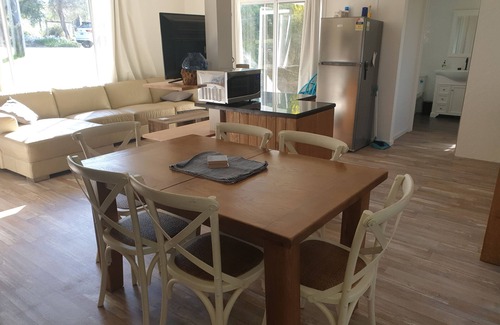 Goon Nure House | Charming restored holiday home near Lake Victoria and 90 mile beach