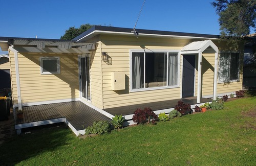 Goon Nure House | Charming restored holiday home near Lake Victoria and 90 mile beach