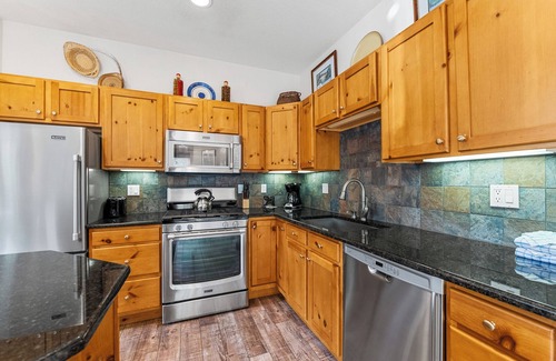 Keystone Condo | Charming Retreat in Keystone w/Private Patio & Fireplace, Close to River Run