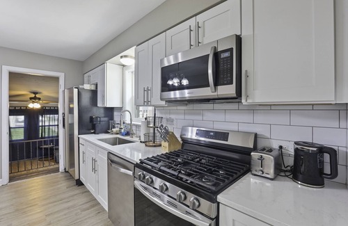 Des Plaines Villa | Charming Retreat in the Heart of Des Plaines by RedAwning