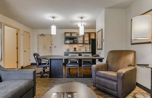 Huntsville Hotel | Charming Retreat in Huntsville! 2 Comfortable Units, Pets are Allowed